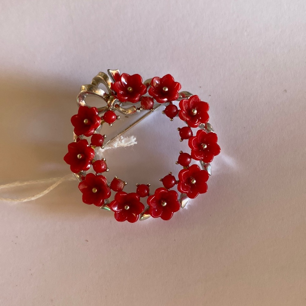 Vintage Lisner Red/Orange coral color brooch